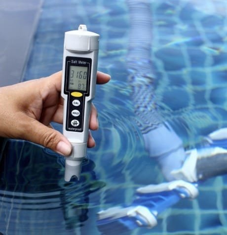 Medición de agua en piscina